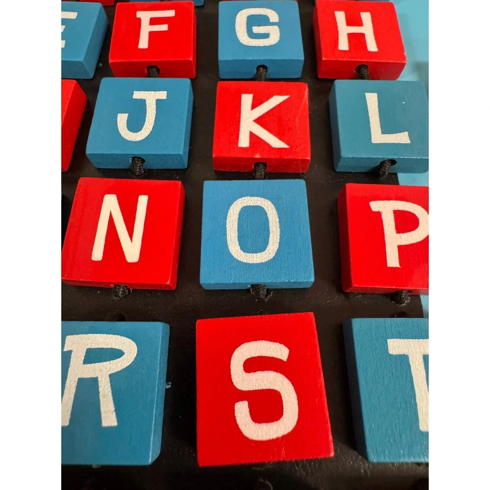 Melissa & Doug Flip to‎ Win Wooden Hangman Travel Game Blue Red